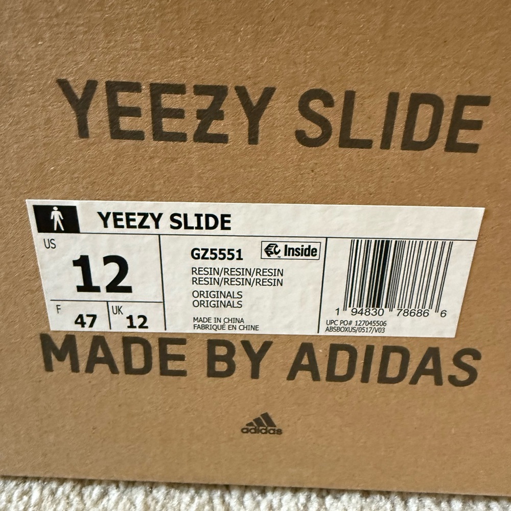 Yeezy Slides ‘Resin’ - Picture 3 of 4